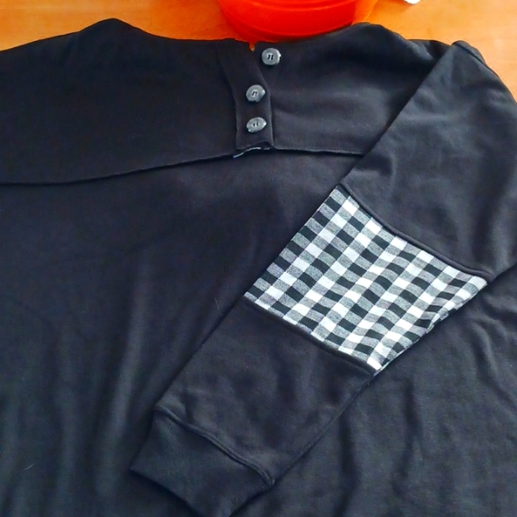 Sweatshirt - Picture 1 of 6